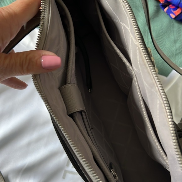 Michael Kors gray handbag barely used - Picture 4 of 6